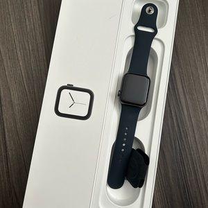 Apple Watch Series 4 with extra band